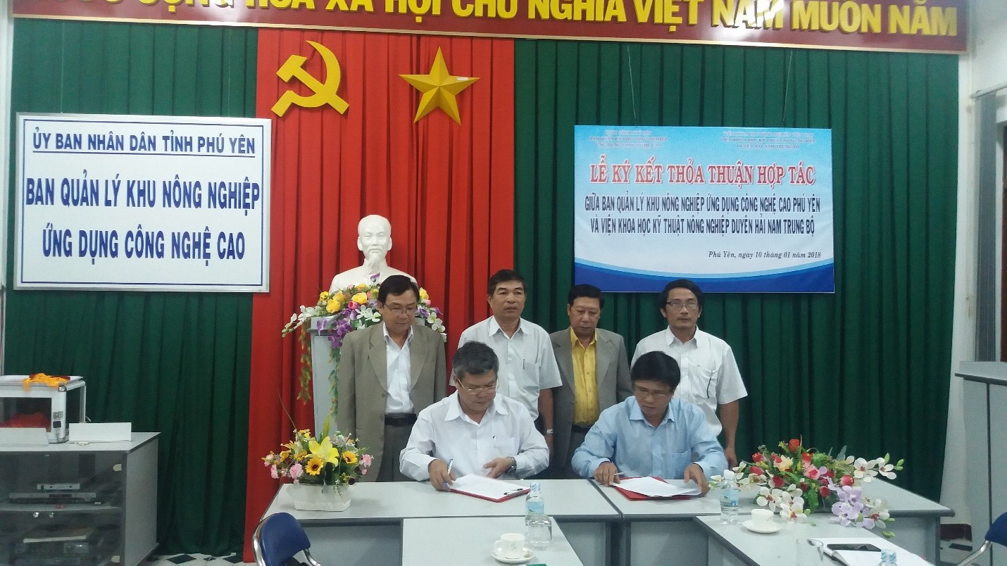 Lễ ký kết Biên bản thỏa thuận hợp tác giữa Viện KHKT Nông nghiệp Duyên hải Nam Trung bộ và Ban Quản lý Khu Nông nghiệp ứng dụng Công nghệ cao Phú Yên 