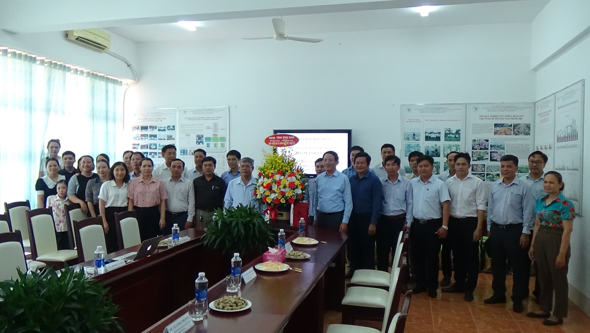 Chủ tịch UBND tỉnh Phạm Anh Tuấn thăm và chúc mừng Viện nhân ngày KHCN Việt Nam 18-5